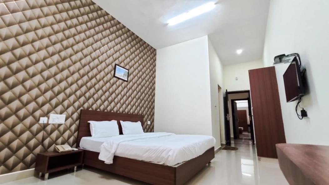 Fortune Village Hotel กุนดาปูร์ ภายนอก รูปภาพ